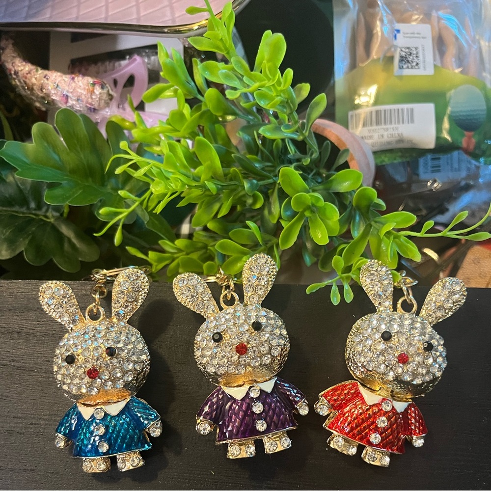 Crystal Bunny Keychain with Red Enamel Dress - Picture 6 of 6